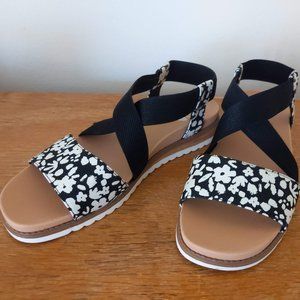 Dr. Scholl's Islander Strappy Flat Sandal